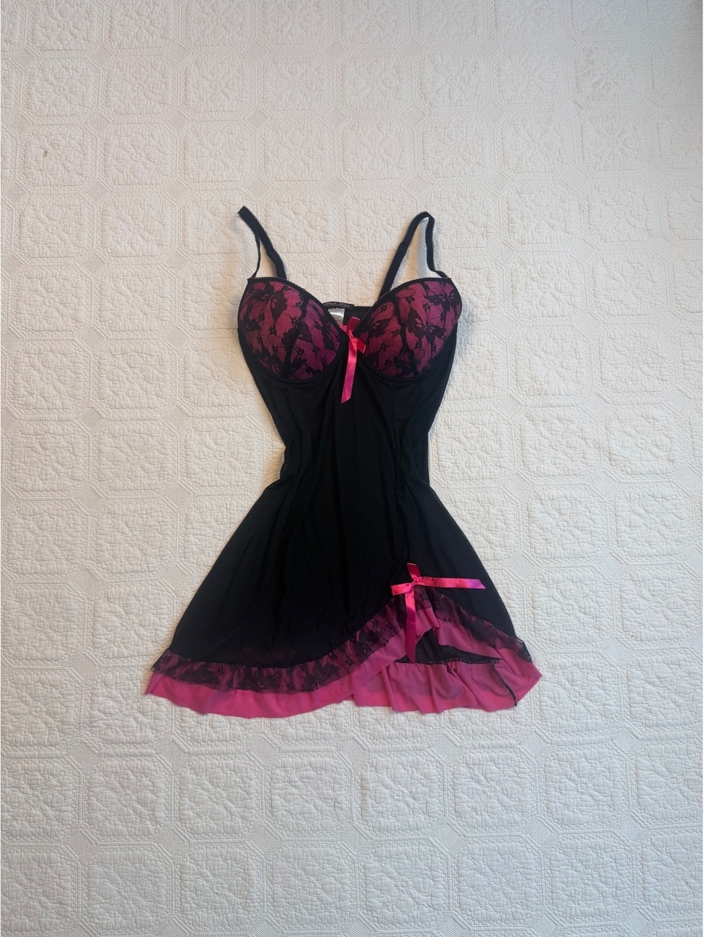 Y2K vintage Per Lei Women's Black and Pink Lace Trim Nightgown, Size 1XL,
